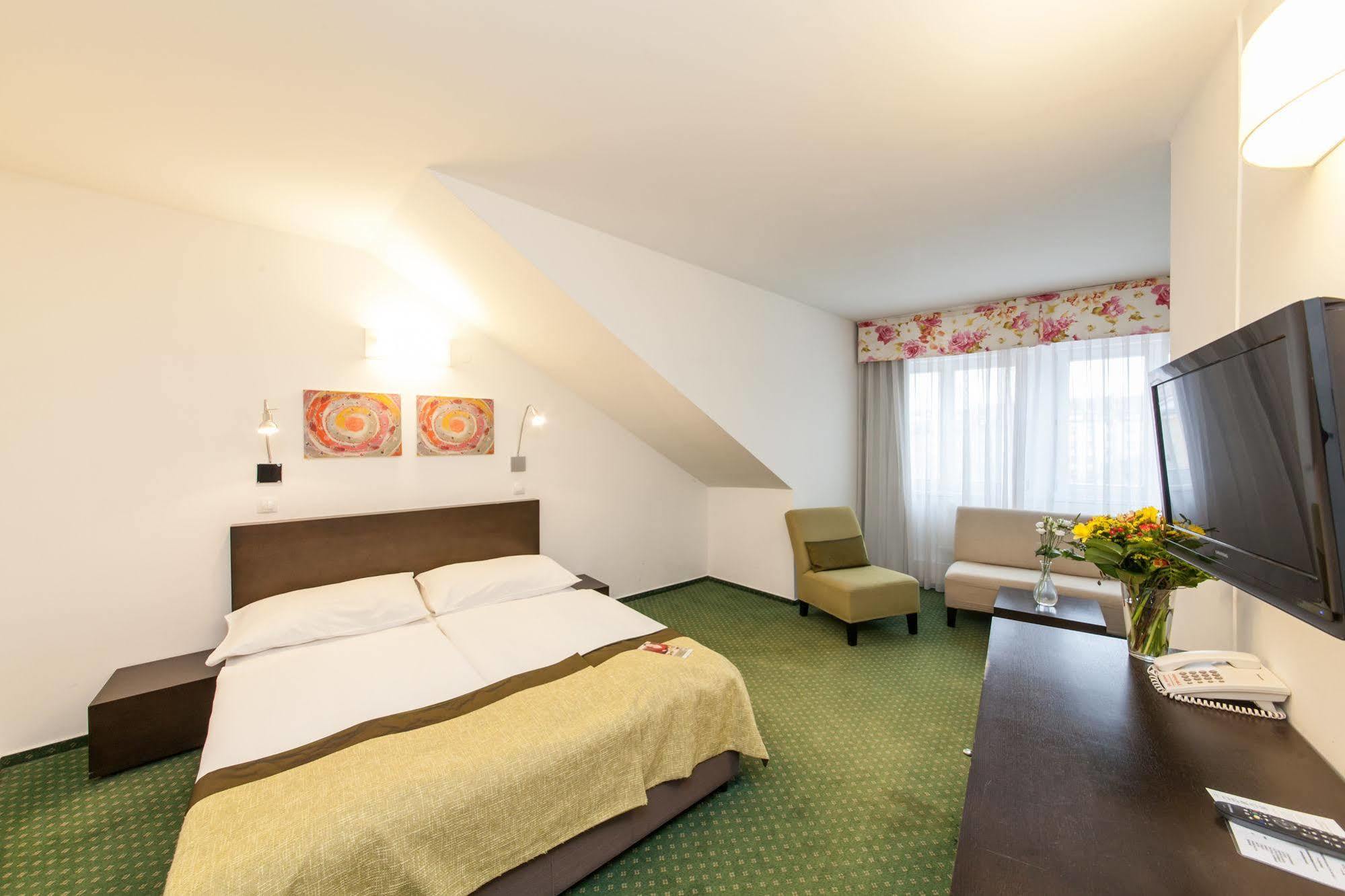 Hotel Vitkov Prague Ngoại thất bức ảnh